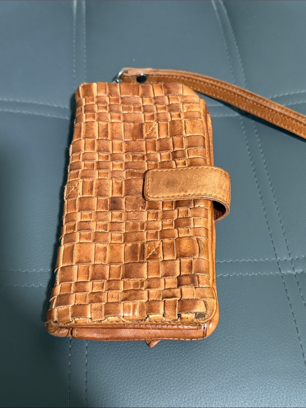 Vilenca Holland Wristlet - Picture 2 of 6